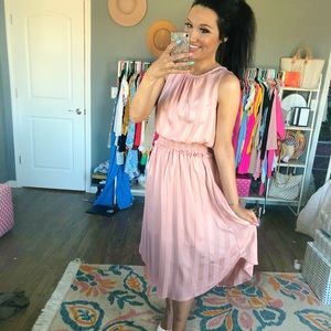 entro Soft Pink Sleeveless Midi Dress